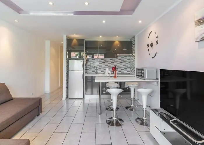 Playa Honda Pool View