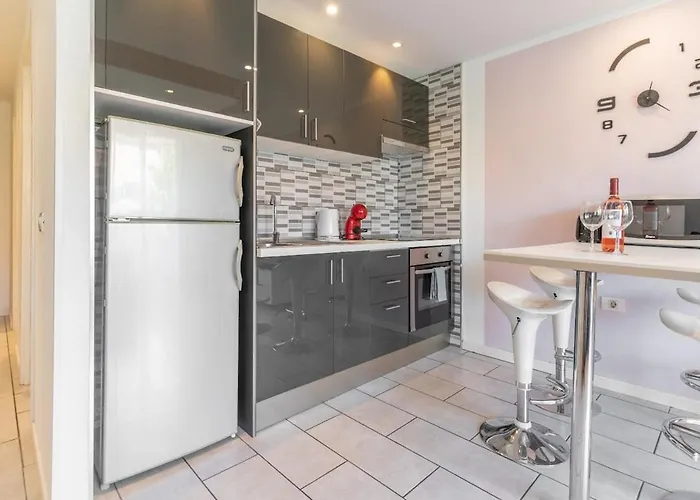 Playa Honda Pool View Апартаменти *