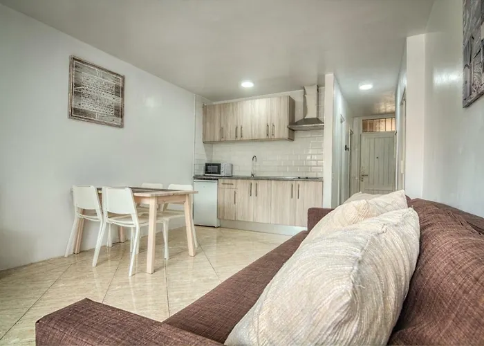 Playa Honda Pool View 아파트 *