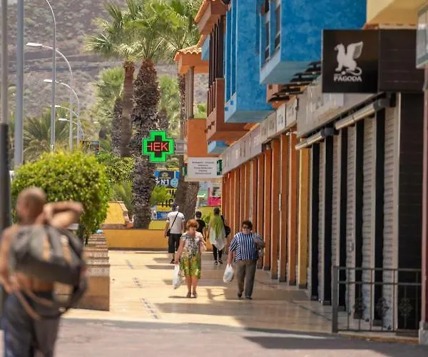 Playa Honda Pool View Апартаменти *